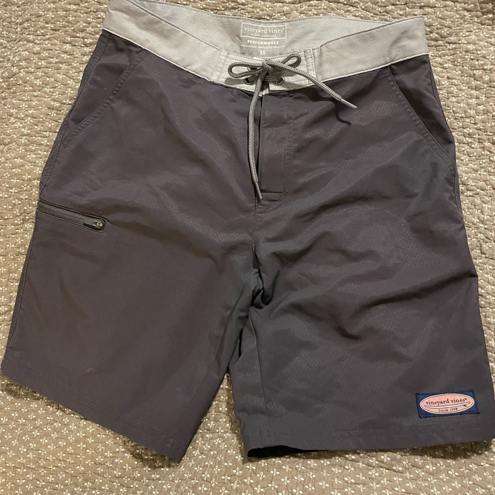 Vineyard Vines performance board short
